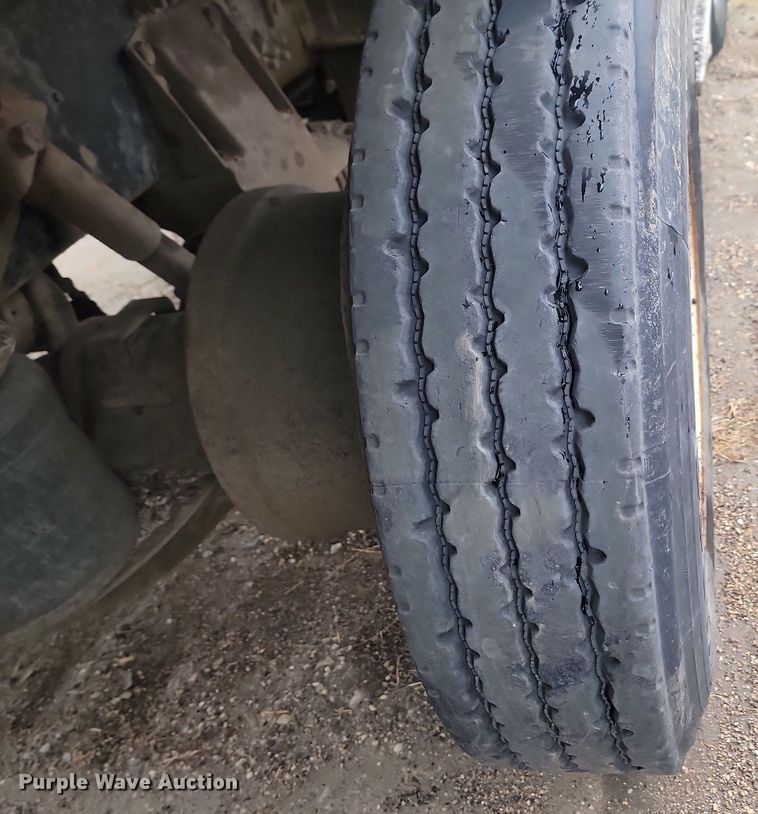 image for item JG9685 1999 Freightliner FL112  dump truck