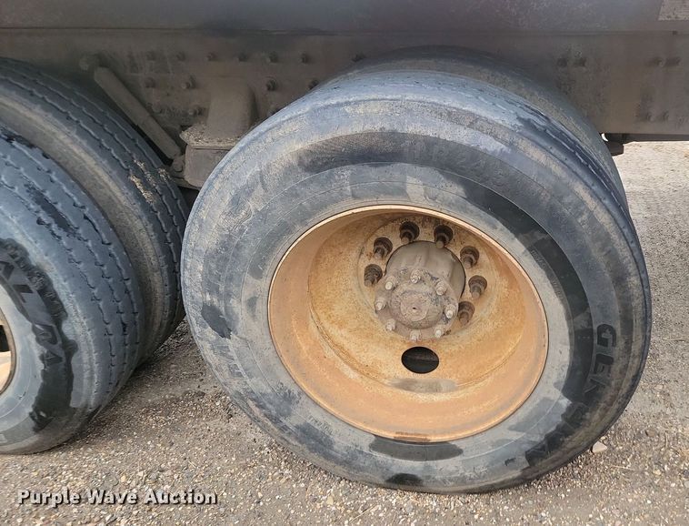 image for item JG9685 1999 Freightliner FL112  dump truck