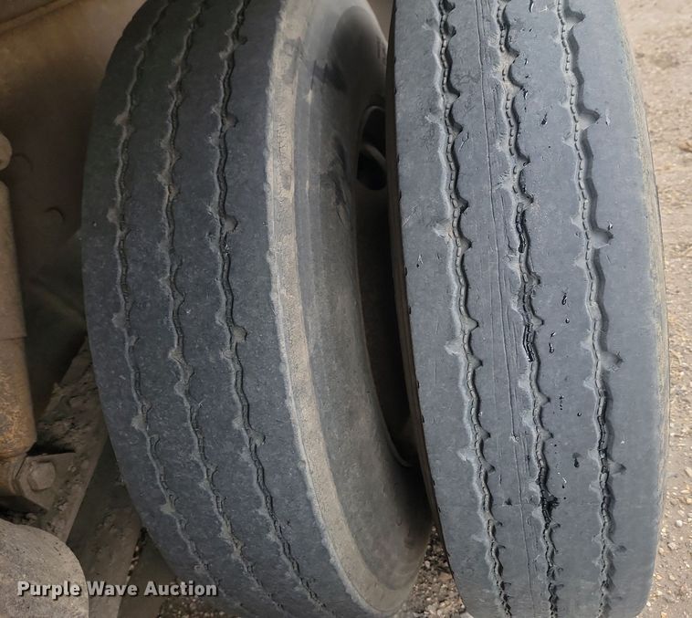 image for item JG9685 1999 Freightliner FL112  dump truck