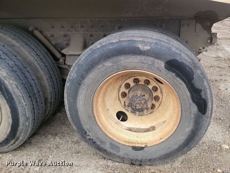 image for item JG9685 1999 Freightliner FL112  dump truck