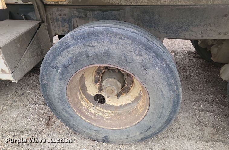 image for item JG9685 1999 Freightliner FL112  dump truck