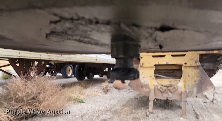 image for item JG9686 1996 Midland MG 40 Clam  bottom dump trailer