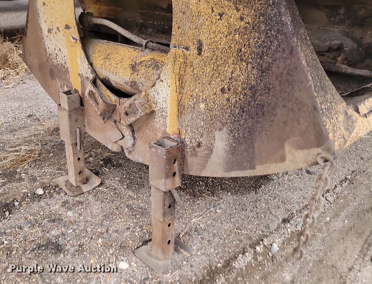 image for item JG9686 1996 Midland MG 40 Clam  bottom dump trailer