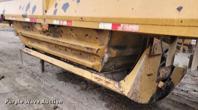 image for item JG9686 1996 Midland MG 40 Clam  bottom dump trailer