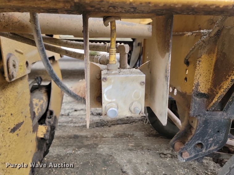 image for item JG9686 1996 Midland MG 40 Clam  bottom dump trailer