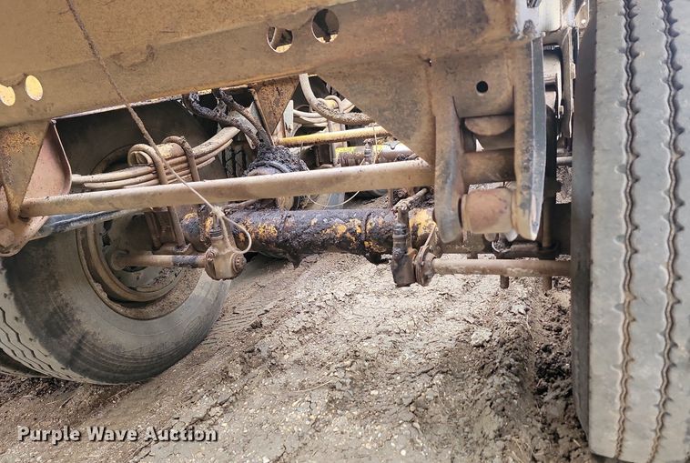 image for item JG9686 1996 Midland MG 40 Clam  bottom dump trailer