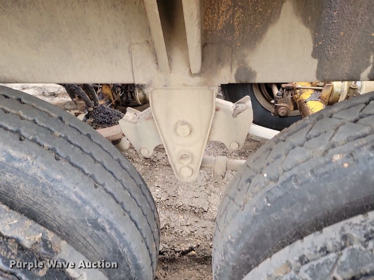 image for item JG9686 1996 Midland MG 40 Clam  bottom dump trailer