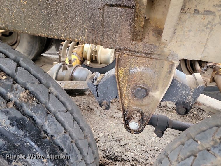 image for item JG9686 1996 Midland MG 40 Clam  bottom dump trailer