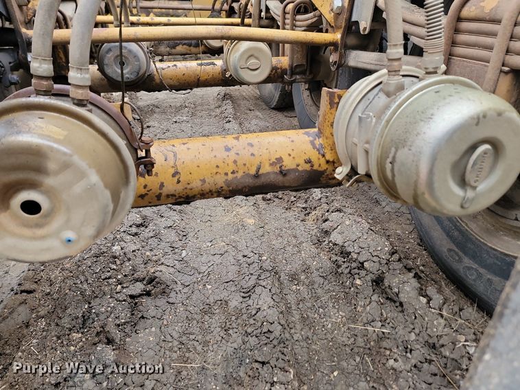 image for item JG9686 1996 Midland MG 40 Clam  bottom dump trailer