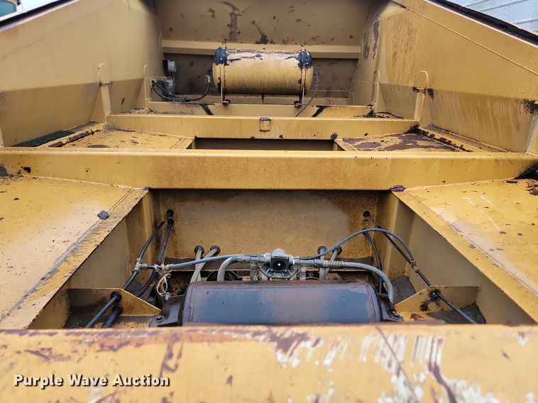 image for item JG9686 1996 Midland MG 40 Clam  bottom dump trailer