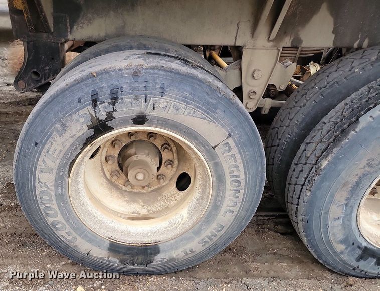 image for item JG9686 1996 Midland MG 40 Clam  bottom dump trailer