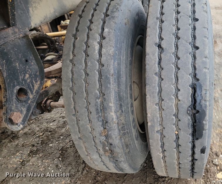 image for item JG9686 1996 Midland MG 40 Clam  bottom dump trailer