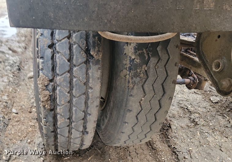 image for item JG9686 1996 Midland MG 40 Clam  bottom dump trailer