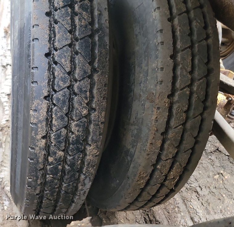 image for item JG9686 1996 Midland MG 40 Clam  bottom dump trailer