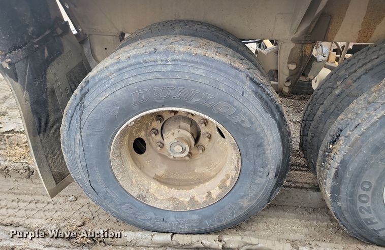 image for item JG9686 1996 Midland MG 40 Clam  bottom dump trailer