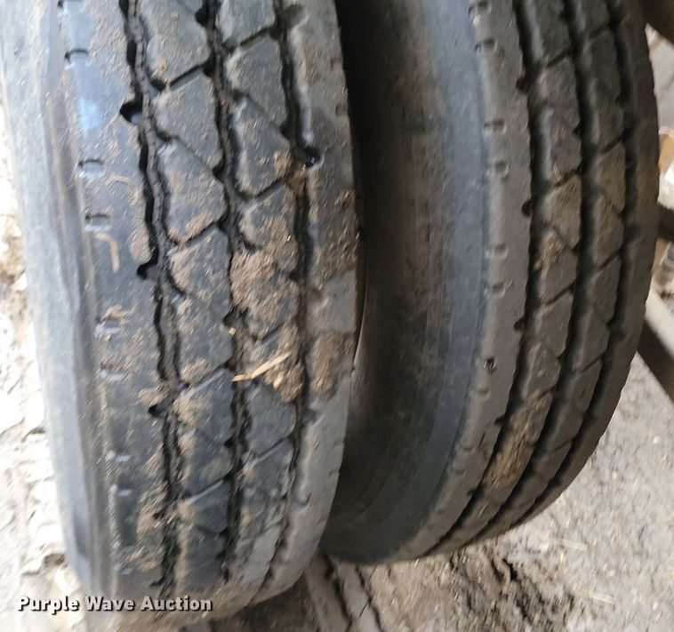 image for item JG9686 1996 Midland MG 40 Clam  bottom dump trailer