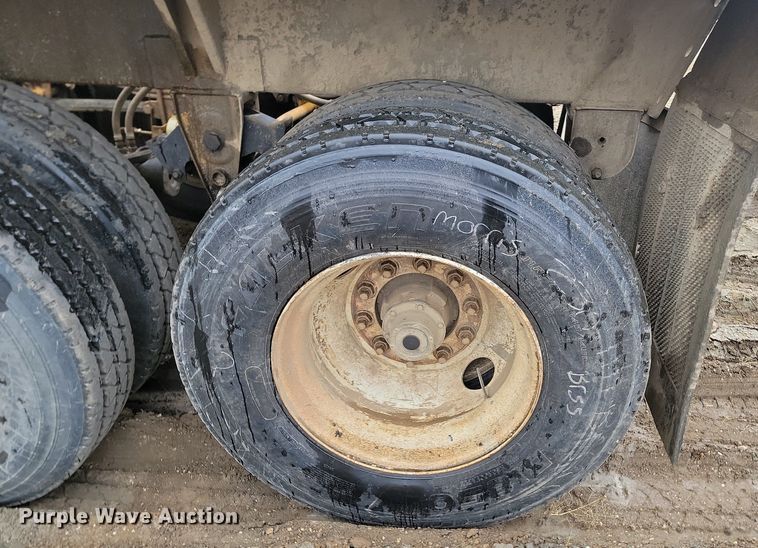 image for item JG9686 1996 Midland MG 40 Clam  bottom dump trailer