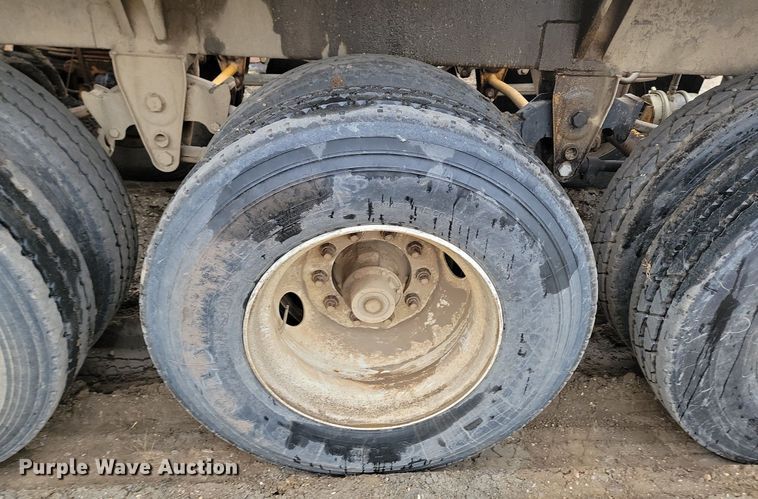 image for item JG9686 1996 Midland MG 40 Clam  bottom dump trailer