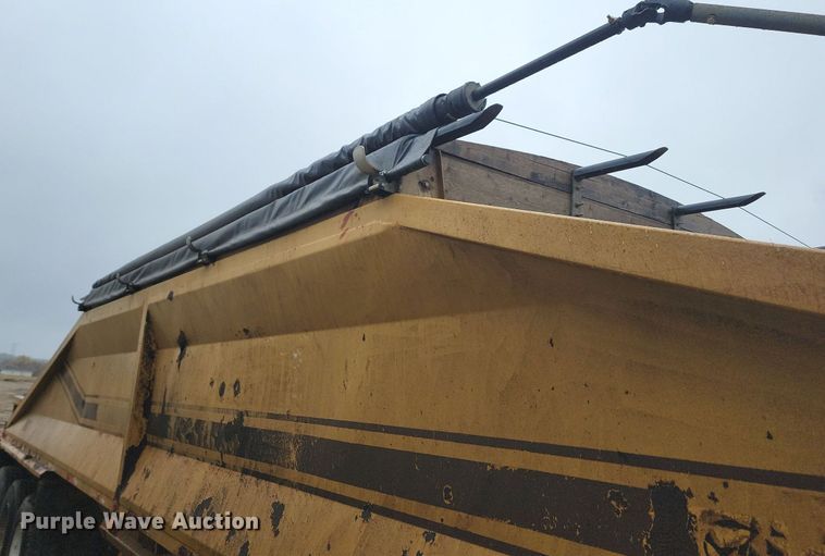 image for item JG9686 1996 Midland MG 40 Clam  bottom dump trailer