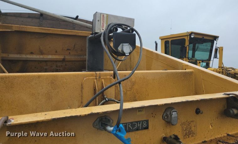 image for item JG9686 1996 Midland MG 40 Clam  bottom dump trailer