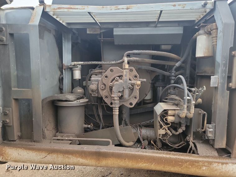 image for item JG9688 1997 Link-Belt 3400 Quantum  long reach excavator