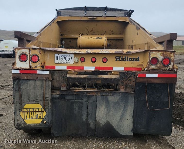 image for item JG9689 1996 Midland MG40MC3000  bottom dump trailer