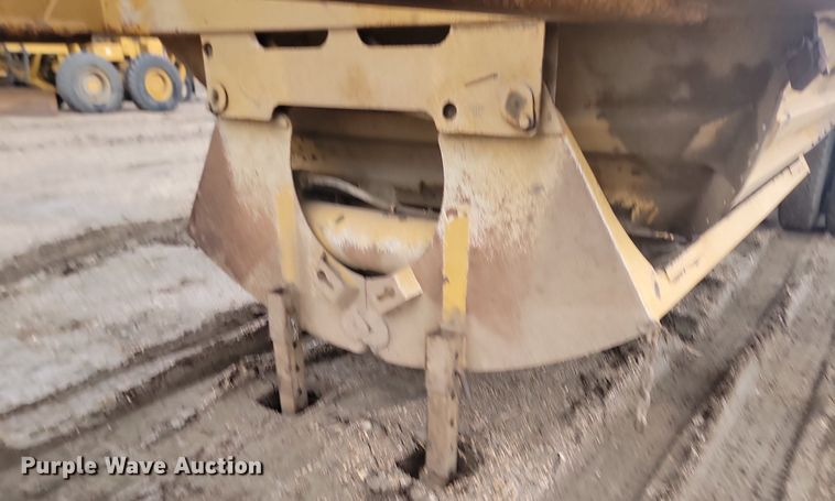 image for item JG9689 1996 Midland MG40MC3000  bottom dump trailer