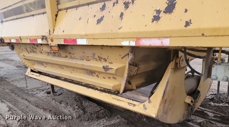 image for item JG9689 1996 Midland MG40MC3000  bottom dump trailer