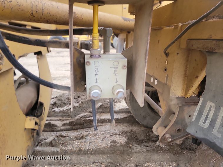 image for item JG9689 1996 Midland MG40MC3000  bottom dump trailer