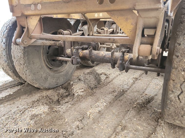 image for item JG9689 1996 Midland MG40MC3000  bottom dump trailer