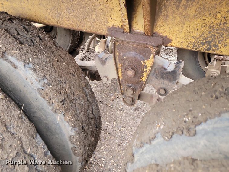 image for item JG9689 1996 Midland MG40MC3000  bottom dump trailer