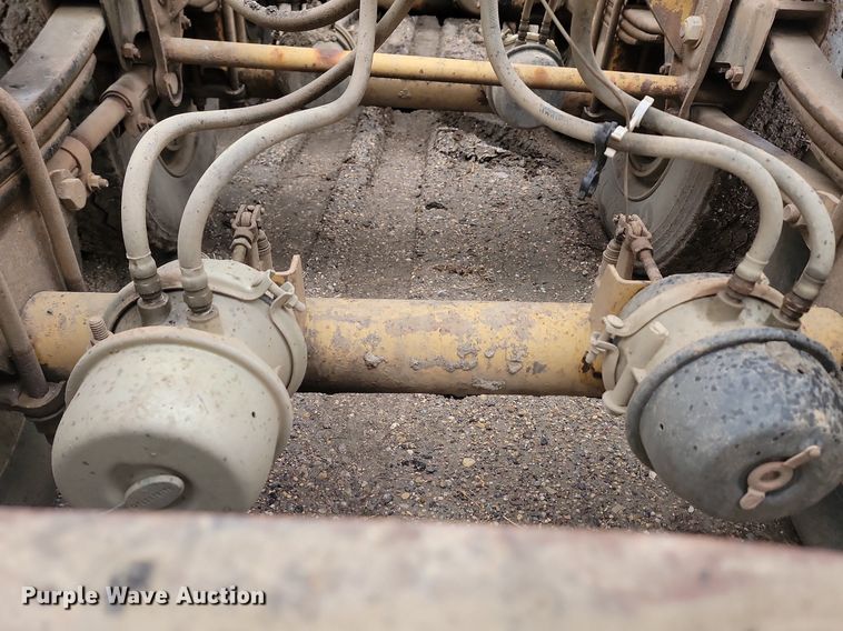 image for item JG9689 1996 Midland MG40MC3000  bottom dump trailer