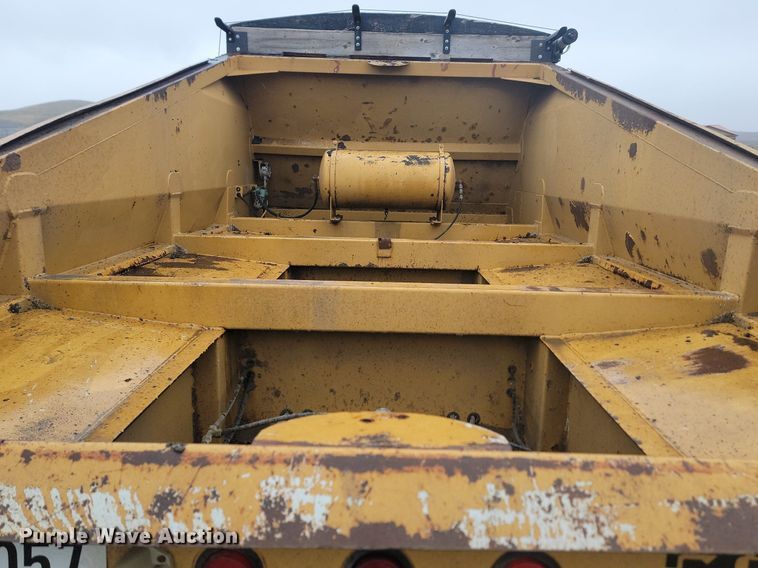 image for item JG9689 1996 Midland MG40MC3000  bottom dump trailer