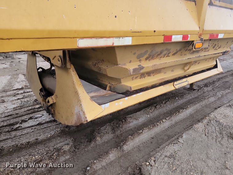 image for item JG9689 1996 Midland MG40MC3000  bottom dump trailer