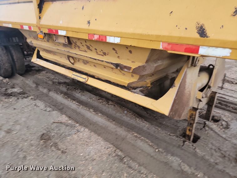 image for item JG9689 1996 Midland MG40MC3000  bottom dump trailer