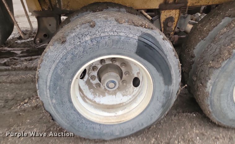 image for item JG9689 1996 Midland MG40MC3000  bottom dump trailer