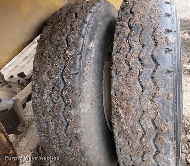 image for item JG9689 1996 Midland MG40MC3000  bottom dump trailer