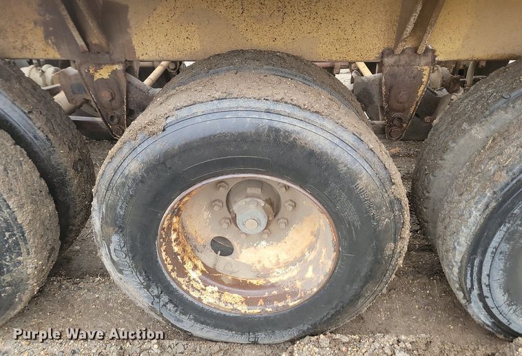 image for item JG9689 1996 Midland MG40MC3000  bottom dump trailer