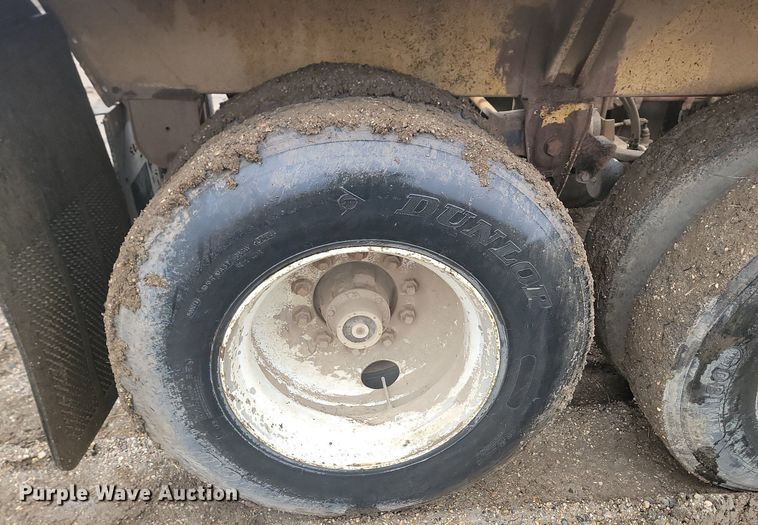 image for item JG9689 1996 Midland MG40MC3000  bottom dump trailer