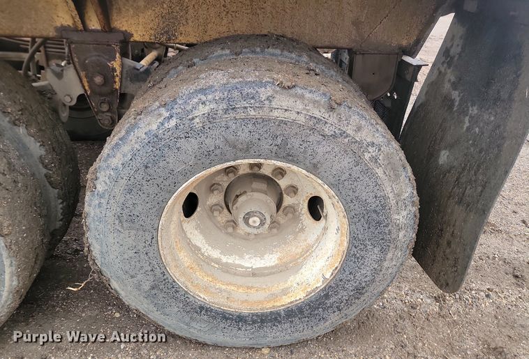 image for item JG9689 1996 Midland MG40MC3000  bottom dump trailer