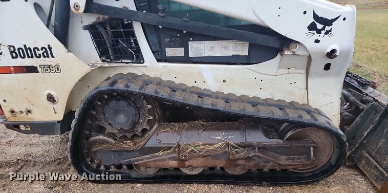 image for item JG9690 2016 Bobcat T590  skid steer loader