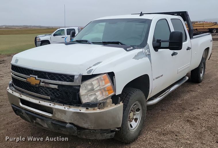 image for item JG9691 2010  Chevrolet Silverado 3500HD  Ext. Cab pickup truck