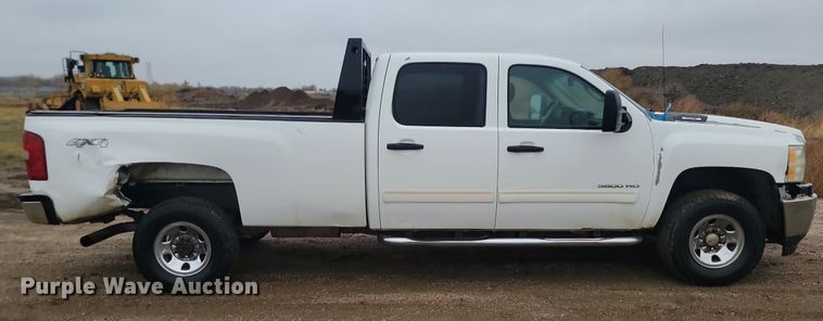 image for item JG9691 2010  Chevrolet Silverado 3500HD  Ext. Cab pickup truck