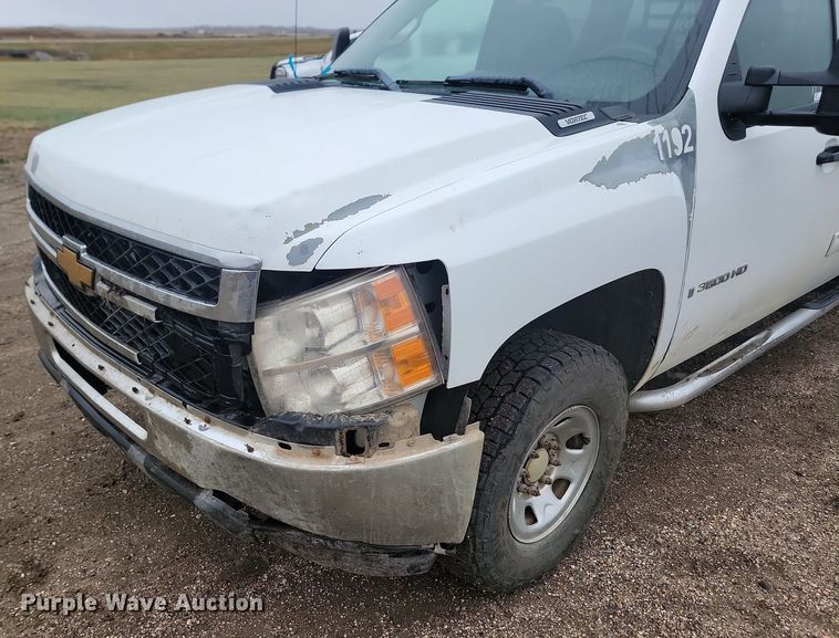 image for item JG9691 2010  Chevrolet Silverado 3500HD  Ext. Cab pickup truck