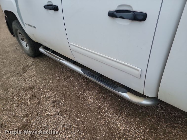 image for item JG9691 2010  Chevrolet Silverado 3500HD  Ext. Cab pickup truck