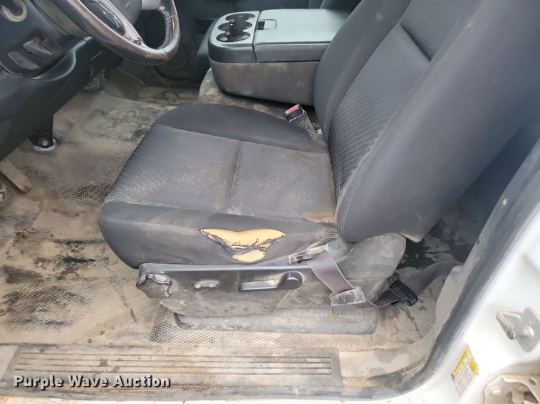 image for item JG9691 2010  Chevrolet Silverado 3500HD  Ext. Cab pickup truck