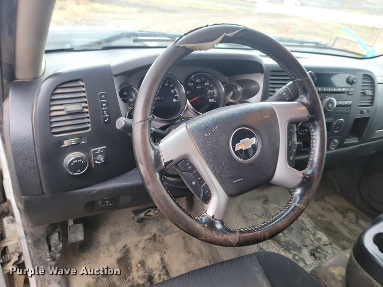 image for item JG9691 2010  Chevrolet Silverado 3500HD  Ext. Cab pickup truck