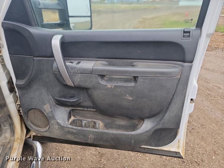 image for item JG9691 2010  Chevrolet Silverado 3500HD  Ext. Cab pickup truck