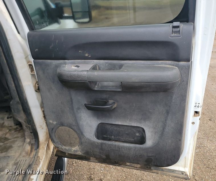 image for item JG9691 2010  Chevrolet Silverado 3500HD  Ext. Cab pickup truck