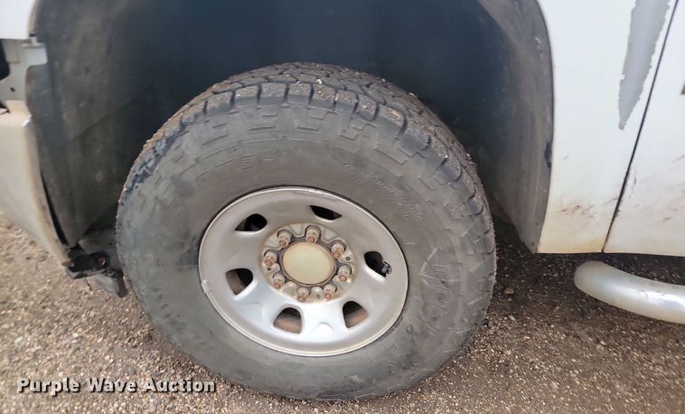 image for item JG9691 2010  Chevrolet Silverado 3500HD  Ext. Cab pickup truck